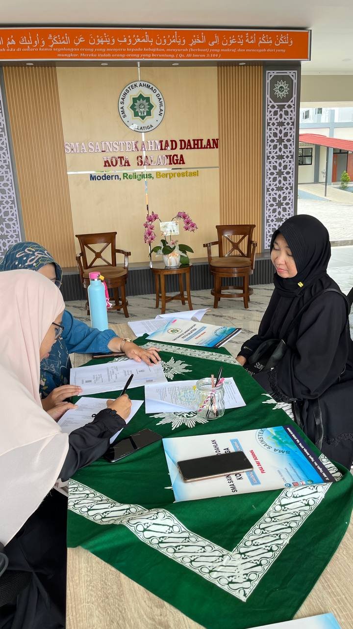 SMA SAINSTEK Ahmad Dahlan Salatiga Gelar SPMB Jalur Reguler dan Wawancara Orang Tua Calon Murid